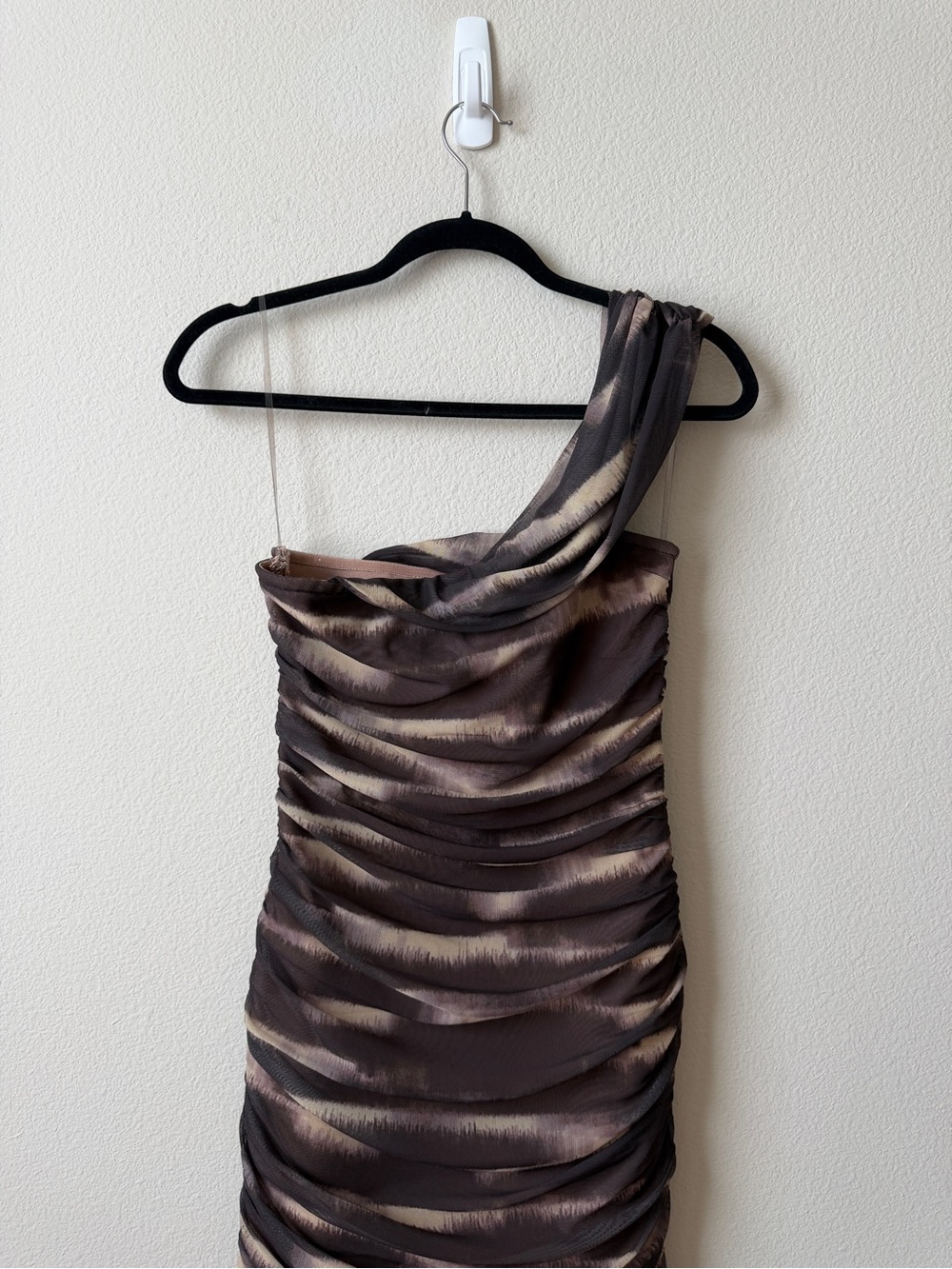 Elliatt One-Shoulder Mesh Midi Miley Dress - Picture 6 of 12